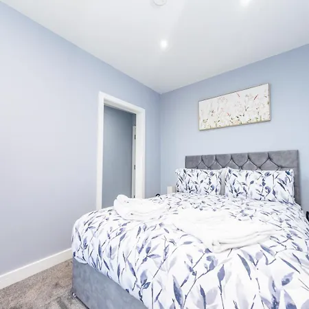 The Halfway House 4*