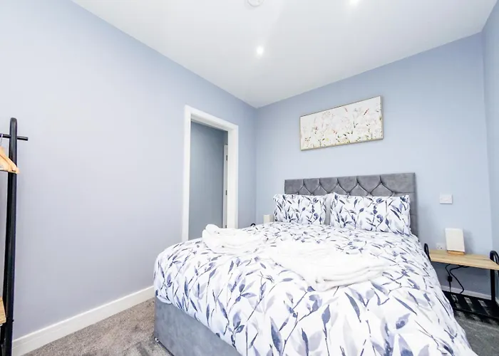 The Halfway House 4*