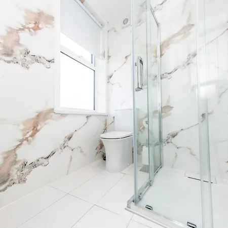 The Halfway House Panzió 4*