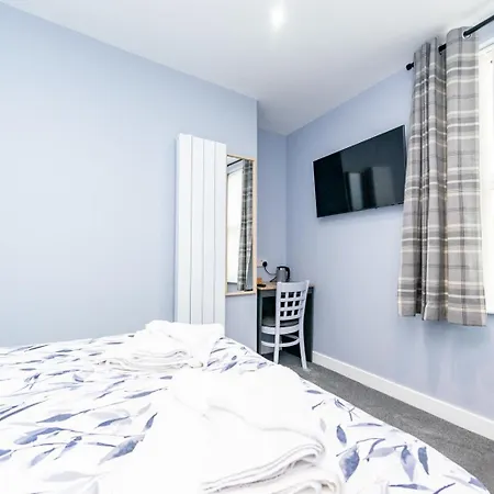 The Halfway House 4*