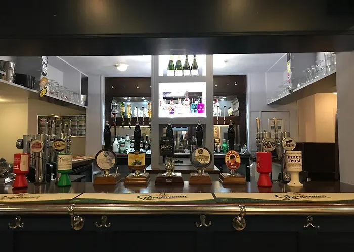 The Halfway House 4*