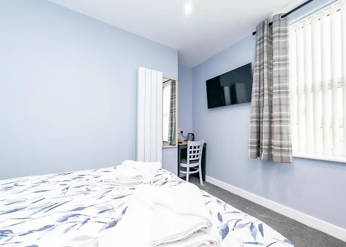 The Halfway House 4*